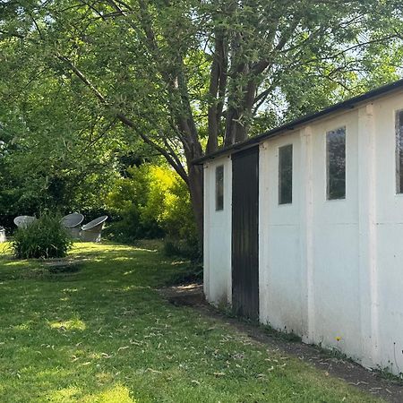 Surbiton Home With Free Parkings, Surbiton, Kingston Upon Thames, Surrey, Greater London Uk Kültér fotó