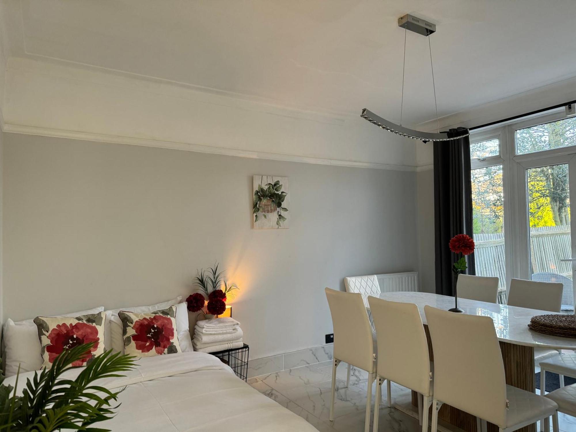 Surbiton Home With Free Parkings, Surbiton, Kingston Upon Thames, Surrey, Greater London Uk Kültér fotó