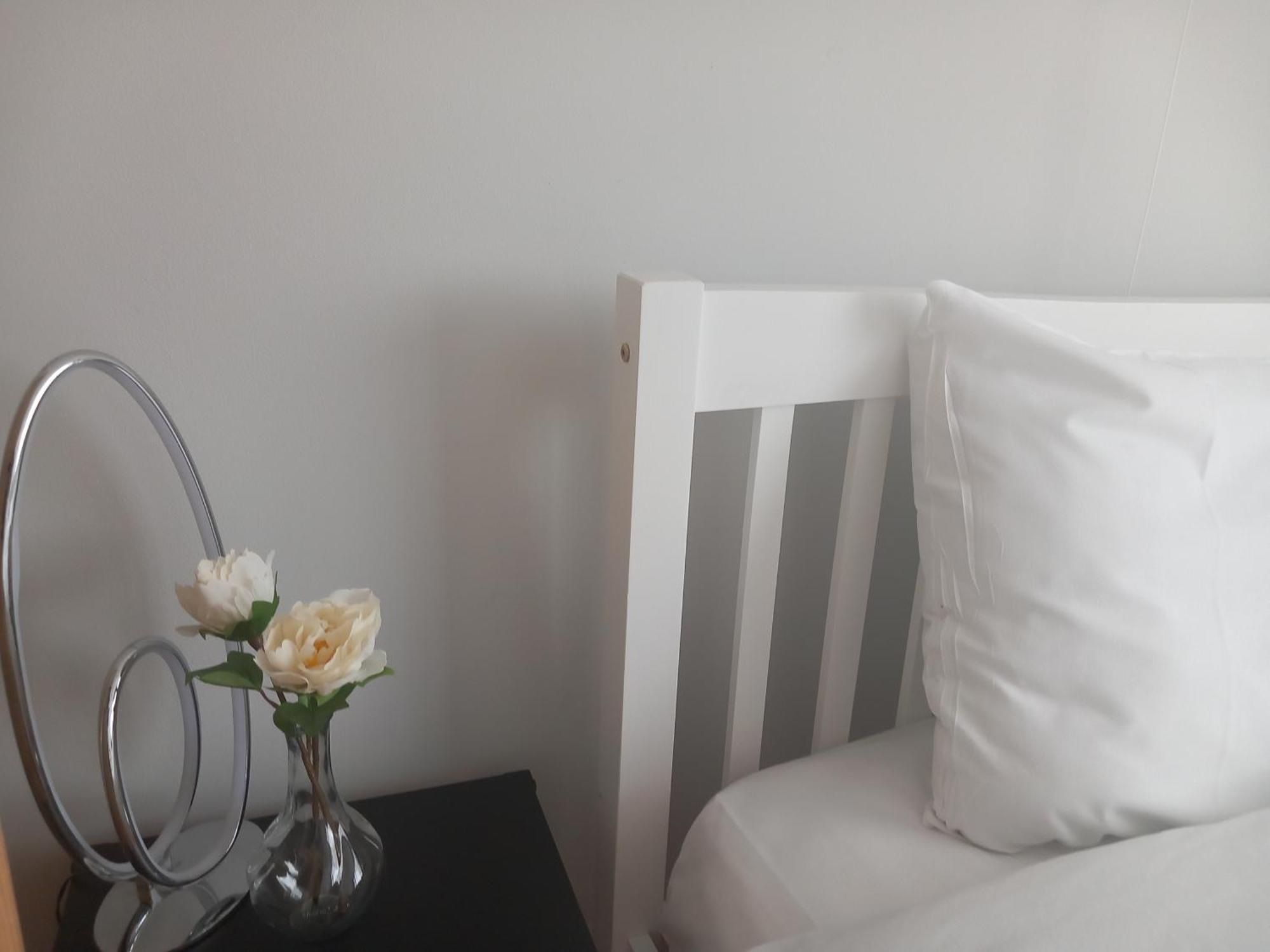 Surbiton Home With Free Parkings, Surbiton, Kingston Upon Thames, Surrey, Greater London Uk Kültér fotó